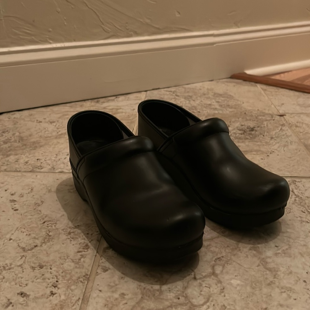 Dansko Women’s Clogs Black Box Clog Wide 8.5-9